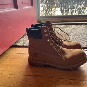 Classic Timberlands Size 8M